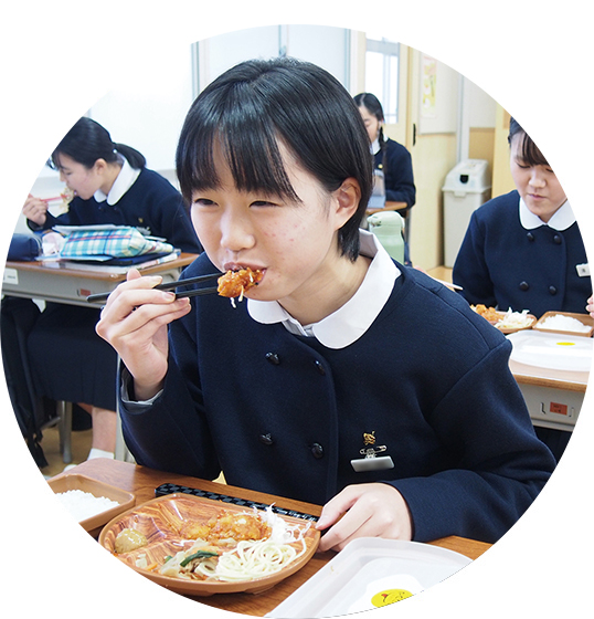 ランチ中の生徒